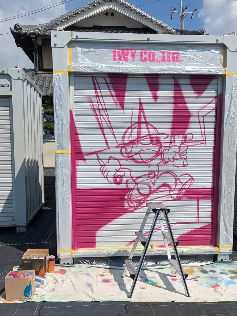コンテナシャッターに、、、
