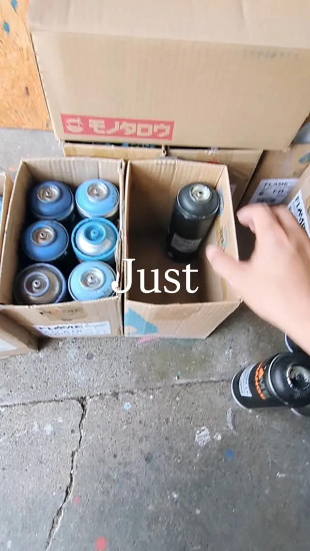 久しぶりに壁に描きました。